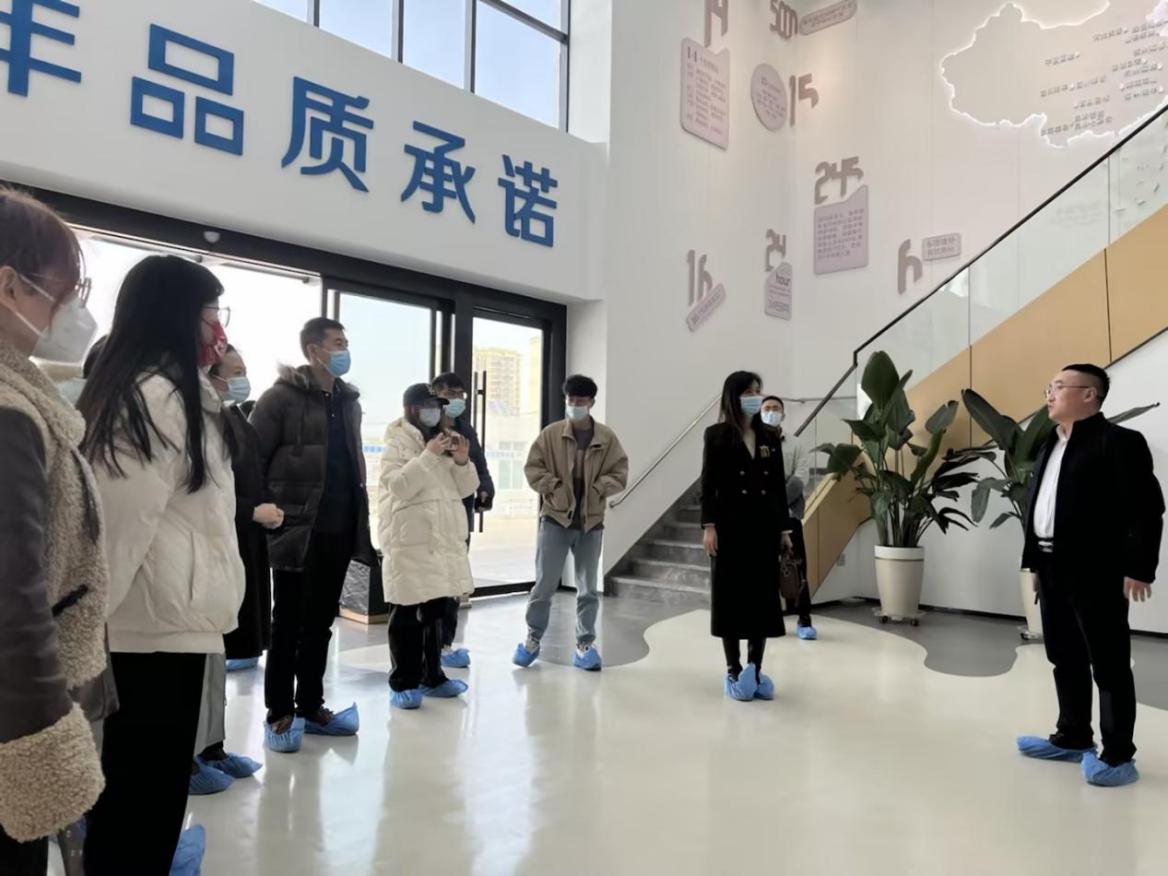 访企业促发展 谋产教深融合——食品工程学院走访新希望琴牌乳业有限公司