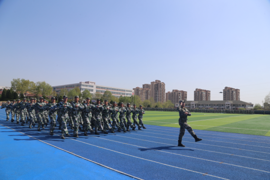 蜕变成长，启航新征程——青岛工学院2022级新生军训结营仪式圆满举行