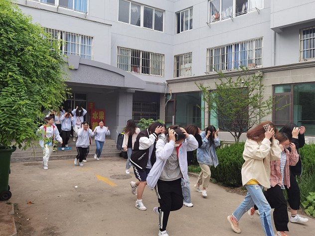 青岛工学院大学生宿舍文化节活动 ——防震减灾应急疏散演练