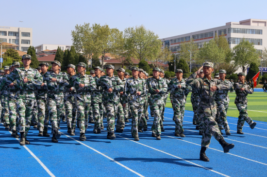 蜕变成长，启航新征程——青岛工学院2022级新生军训结营仪式圆满举行