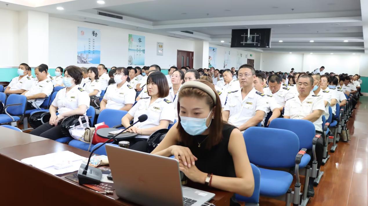 【主题教育】青岛工学院走进青岛城运控股交运集团胶州分公司开展“党建+驾驶员心理疏导”实践活动 