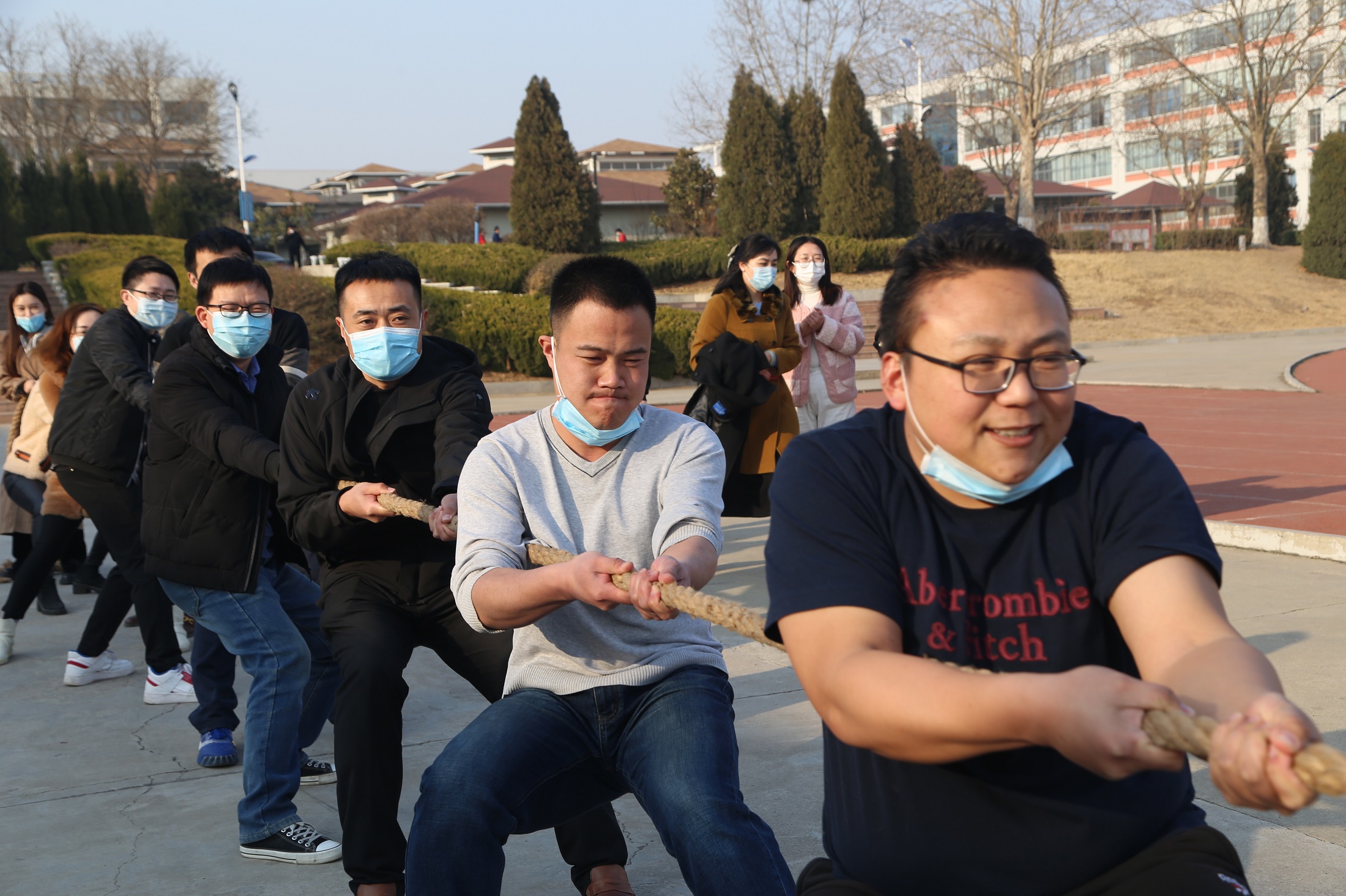 我校举行丰富多彩的活动庆祝“三八”国际劳动妇女节