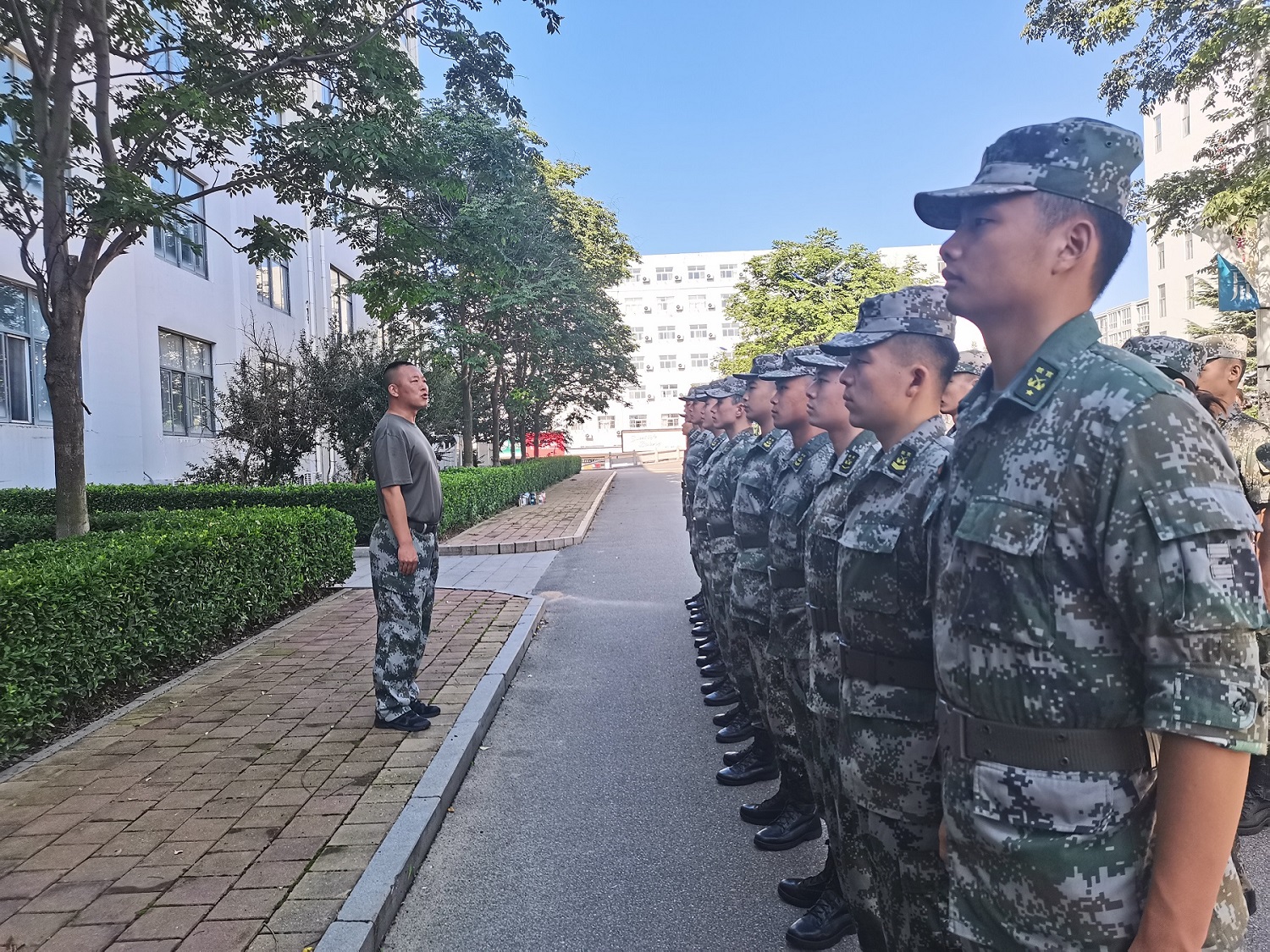 新征程，扬帆起航——青岛工学院组织开展兄弟连集训动员大会