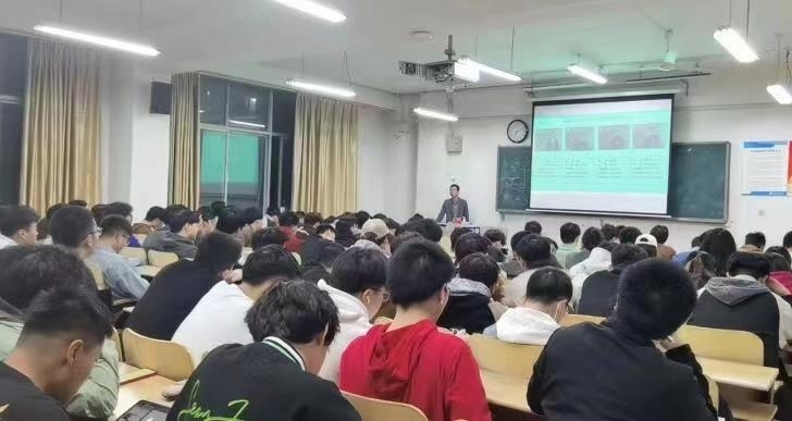 百企千业进校园 促立促强促就业——信息工程学院开展就业推进会系列活动