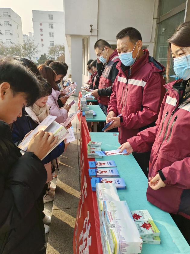 凝聚社会力量 合力共抗艾滋——我校举办艾滋病防治宣传教育活动 凝聚社会力量 合力共抗艾滋——我校举办艾滋病防治宣传教育活动