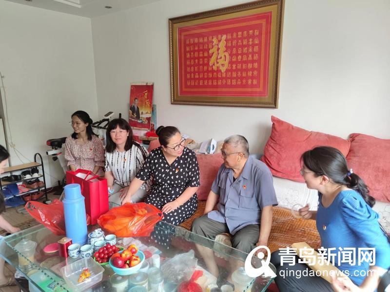 《青岛新闻》七一慰问党情浓,不忘初心传薪火——青岛工学院外语学院党总支开展走访慰问老党员活动 《青岛新闻》七一慰问党情浓,不忘初心传薪火——青岛工学院外语学院党总支开展走访慰问老党员活动
