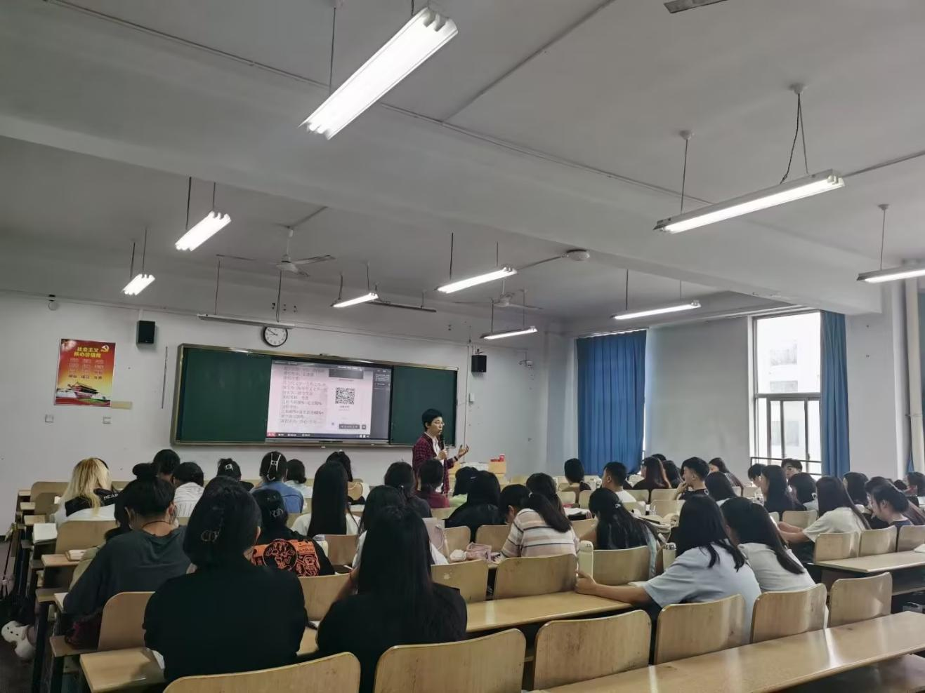 新学期 新气象 新征程 ——学院领导深入新学期课堂开展听查课工作 新学期 新气象 新征程 ——学院领导深入新学期课堂开展听查课工作