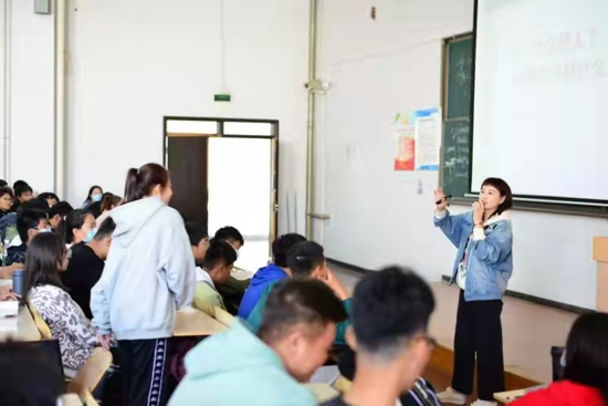 “我的快乐在教学上” 记青岛工学院刘晓燕老师 “我的快乐在教学上” 记青岛工学院刘晓燕老师