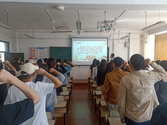 中共青岛工学院信息工程学院学生党支部委员会党员大会顺利召开 中共青岛工学院信息工程学院学生党支部委员会党员大会顺利召开