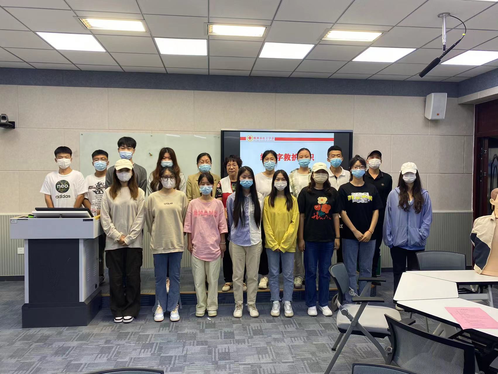 《观海新闻》青岛工学院:开学第一课,新生接受关爱生命“救”在身边专题培训 《观海新闻》青岛工学院:开学第一课,新生接受关爱生命“救”在身边专题培训