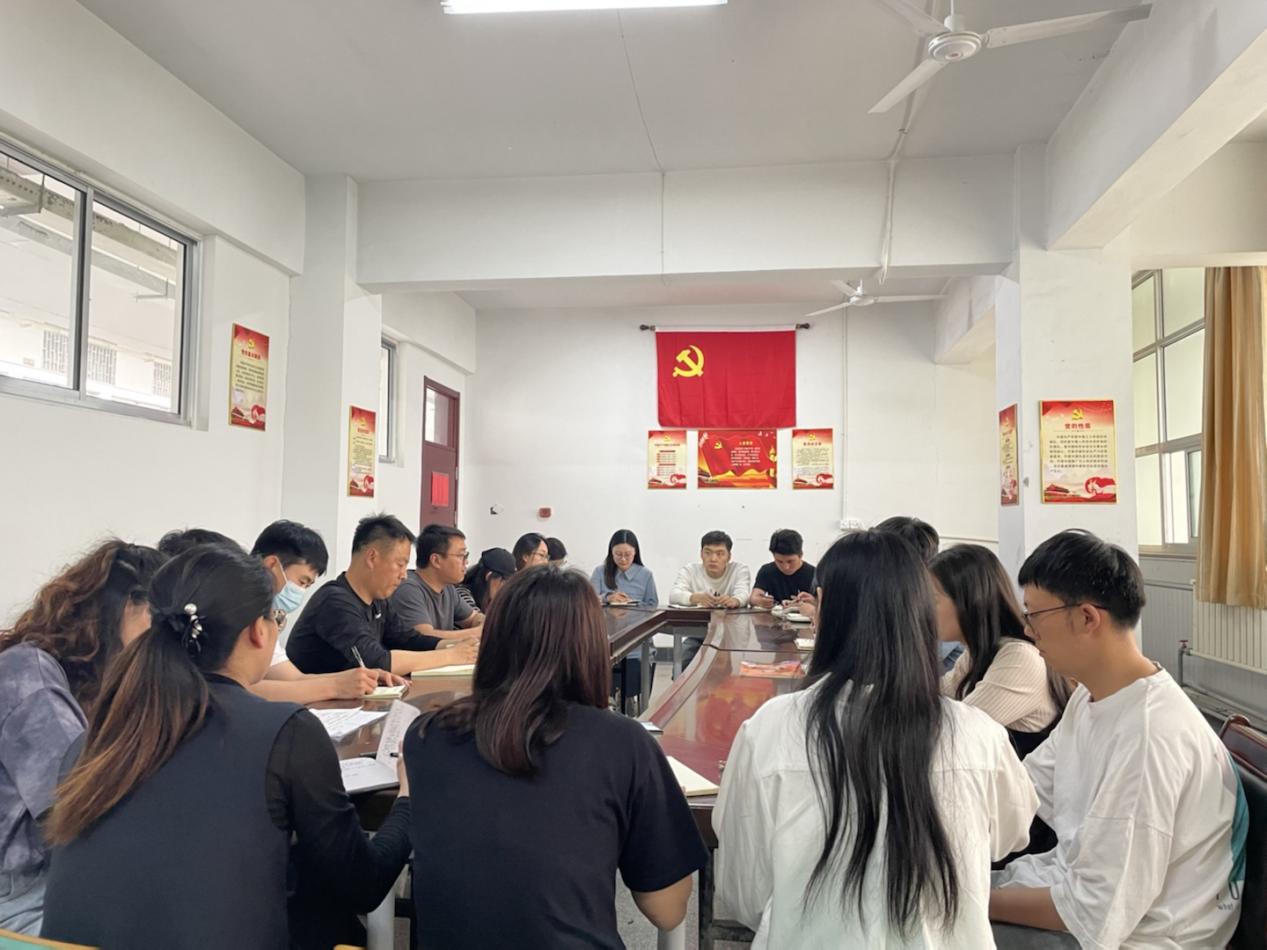 基础教育学院召开辅导员座谈会 基础教育学院召开辅导员座谈会