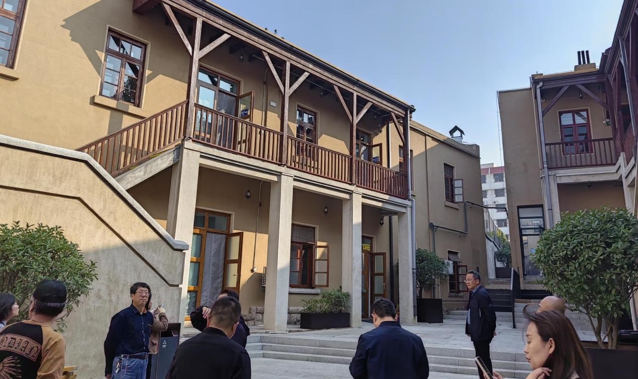 青岛工学院设计艺术与传媒学院教师 受邀参加艺术交流座谈会并协同观摩艺术文化小镇项目 青岛工学院设计艺术与传媒学院教师 受邀参加艺术交流座谈会并协同观摩艺术文化小镇项目