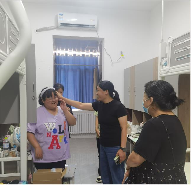 关怀进宿舍 情暖新学期——基础教育学院领导深入新生宿舍走访慰问 关怀进宿舍 情暖新学期——基础教育学院领导深入新生宿舍走访慰问